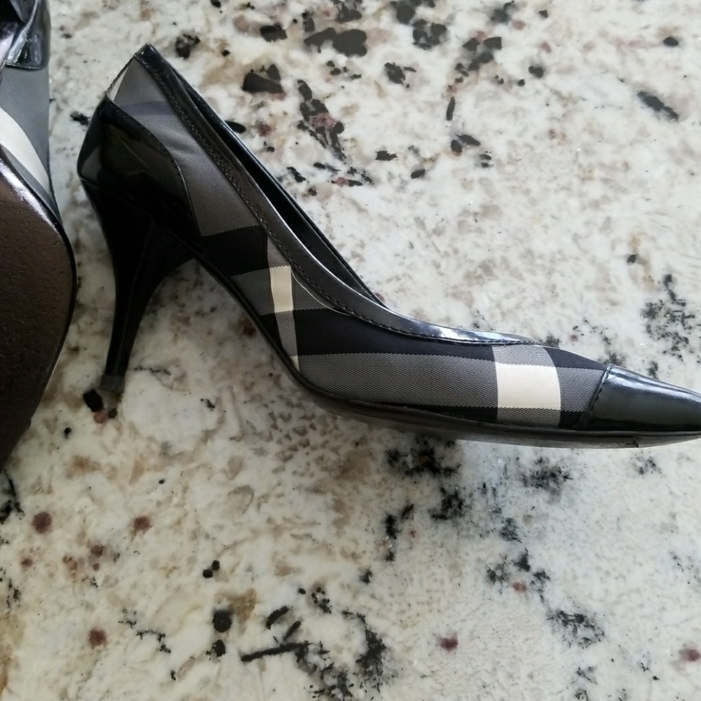 Authentic Burberry heels. - Picture 6 of 6